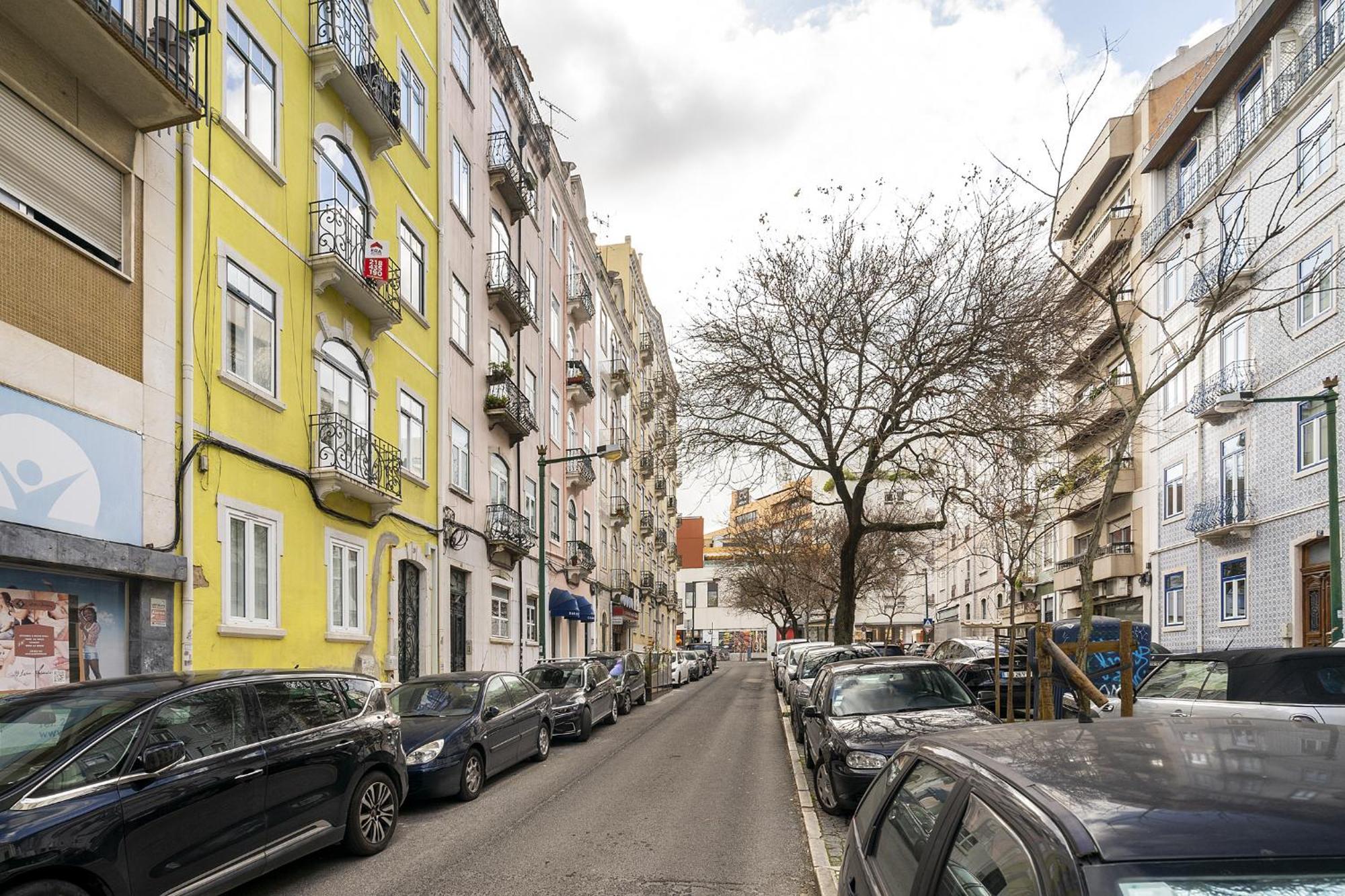Pensión Whome Urban Tech Retreat, Modern Hubs For Remote Living