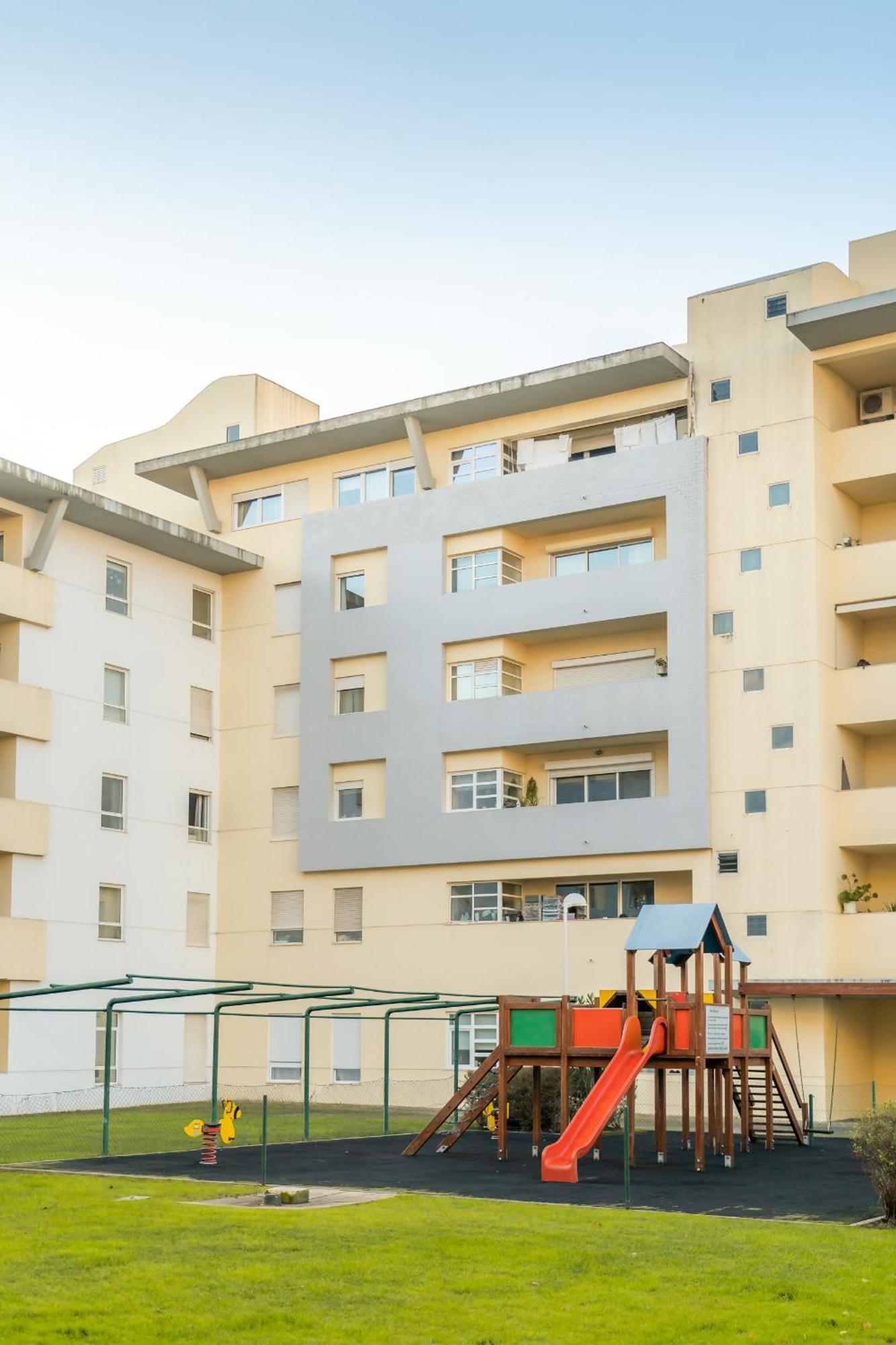 T3 Com Piscina Tenis Ginasio E Parq Infant * Lisboa