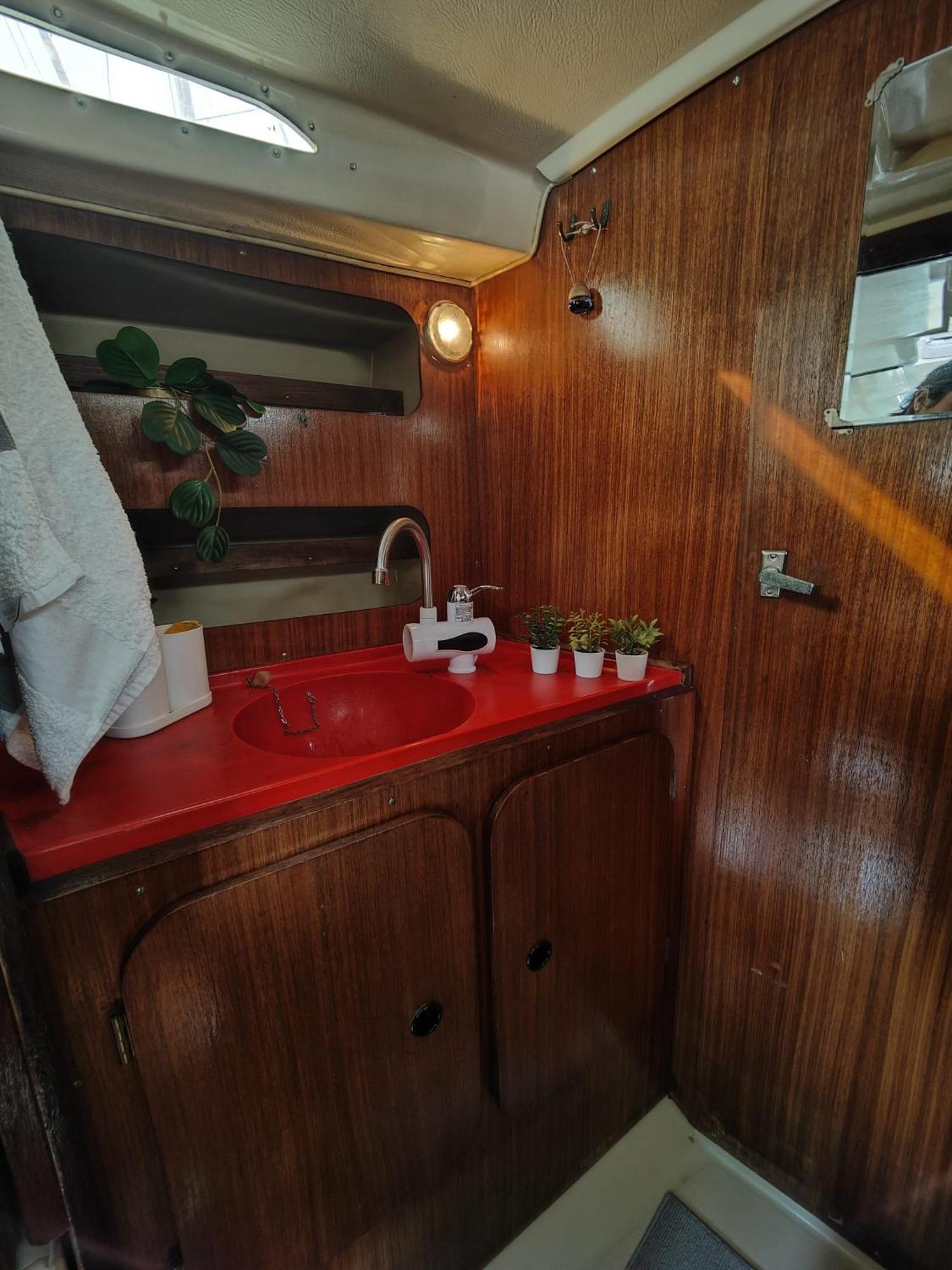 Hotel en barco Abombordo *