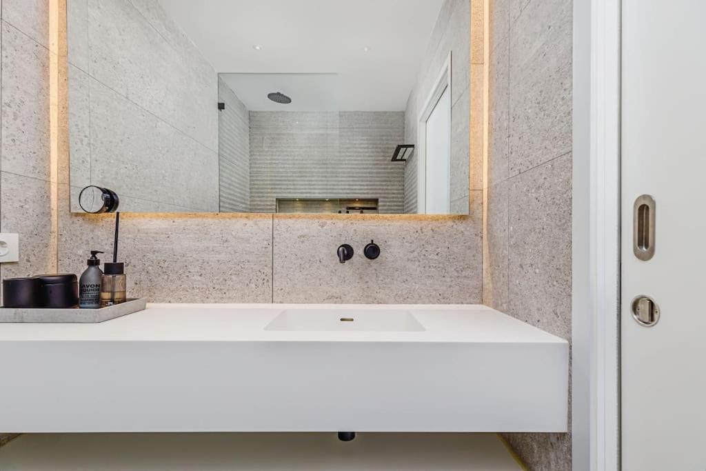Luxury Smart Flat W/ River Views Lisboa
