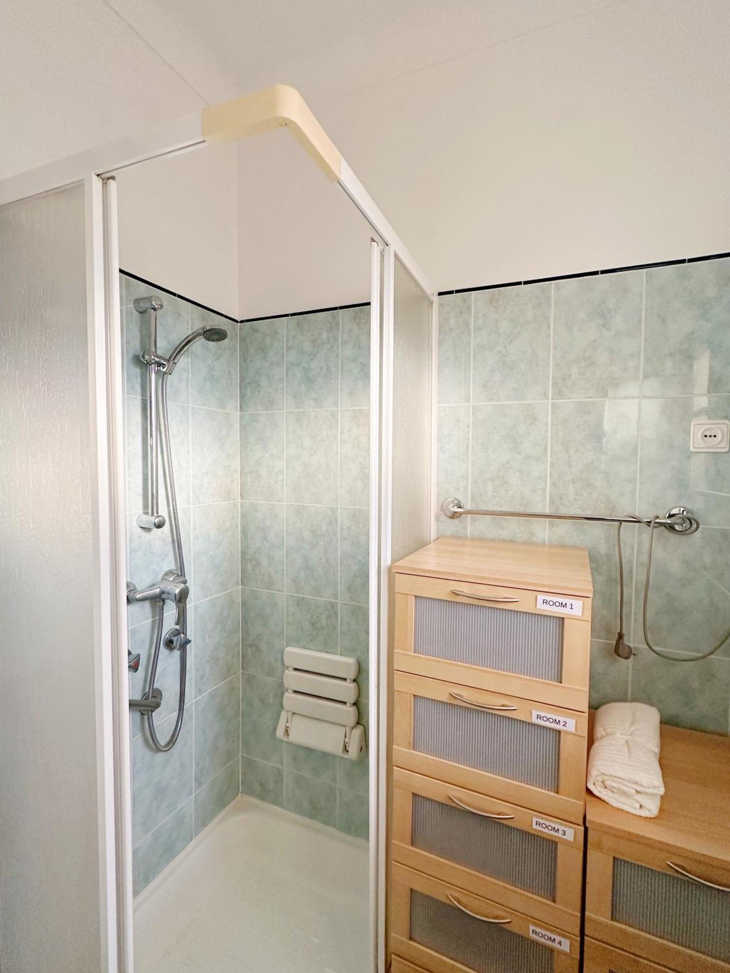 Soar I Urban Nest - Near Airport & Park Quarto em Acomodações Particulares *