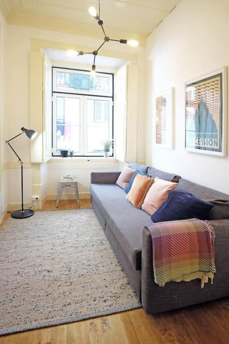 Apartamento Bh2 Charm In Bohemian Bairro Alto * 4bdr * Old Style