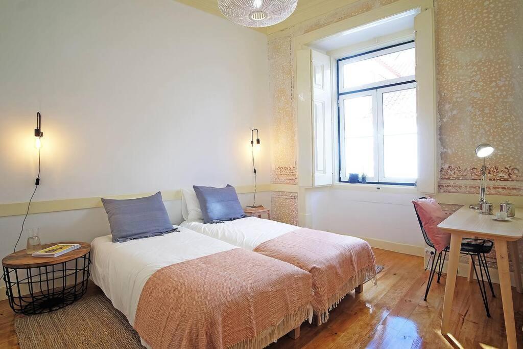 Apartamento Bh2 Charm In Bohemian Bairro Alto * 4bdr * Old Style *