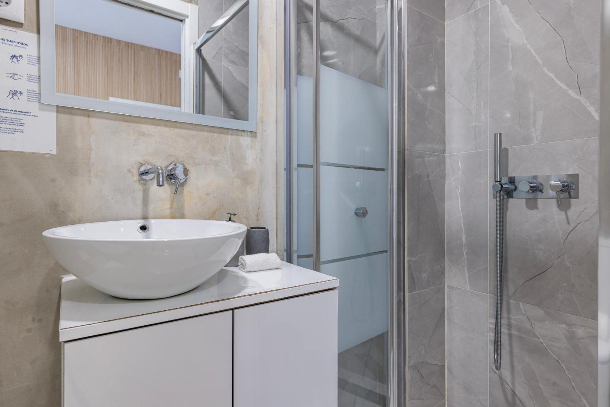 Moderno Com Terraco * Lisboa