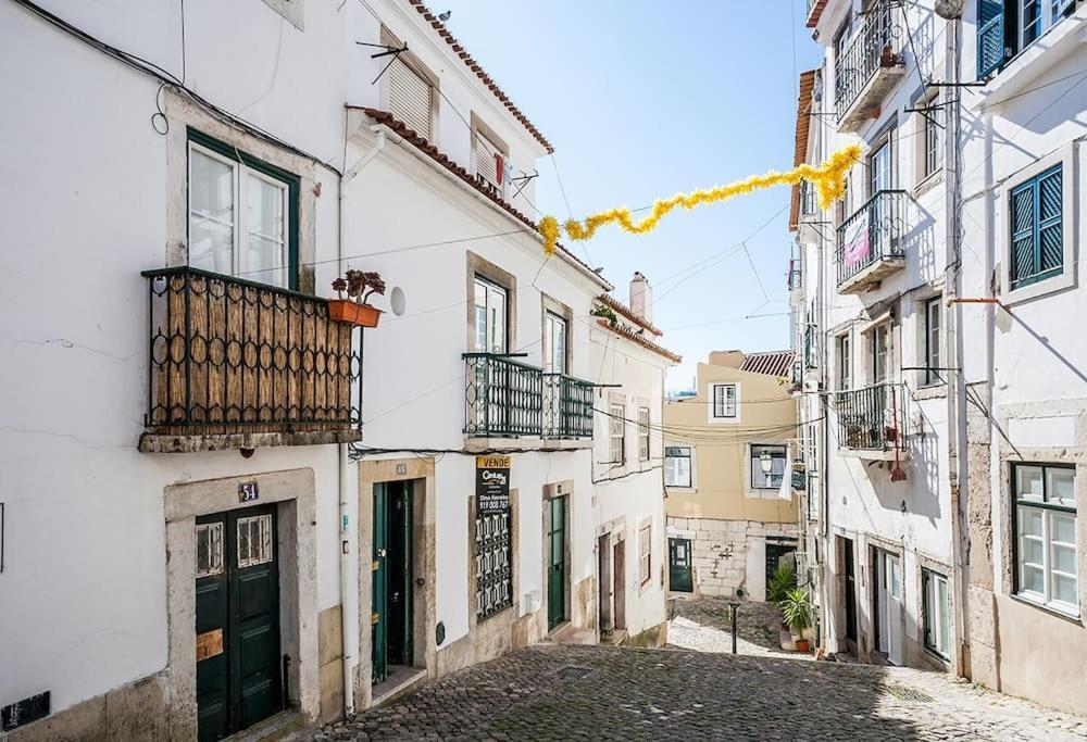 Alfama 52 Unique Apt With Pituresque Balcony