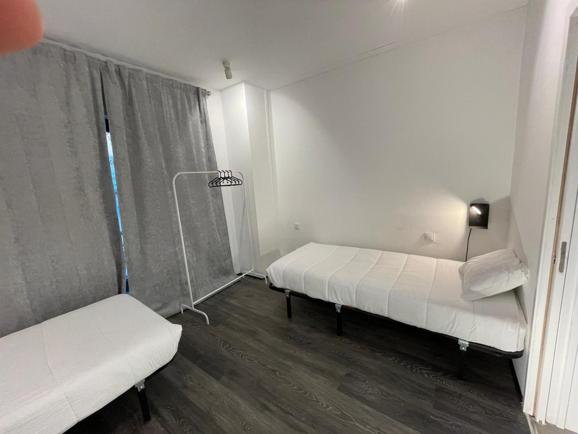 Hostal Hi Parque Nacoes - De Juventude Lisboa
