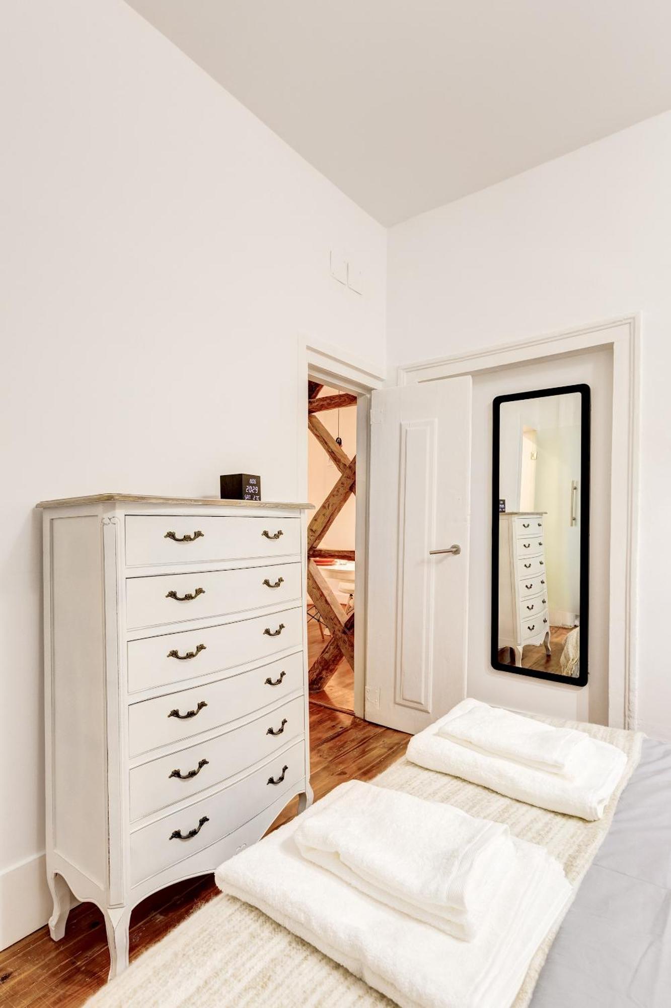 Historical Gem In Baixa Apartamento