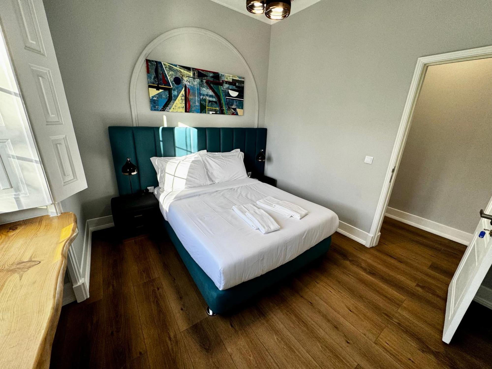 Relax And Explore And Bed and breakfast Lisboa