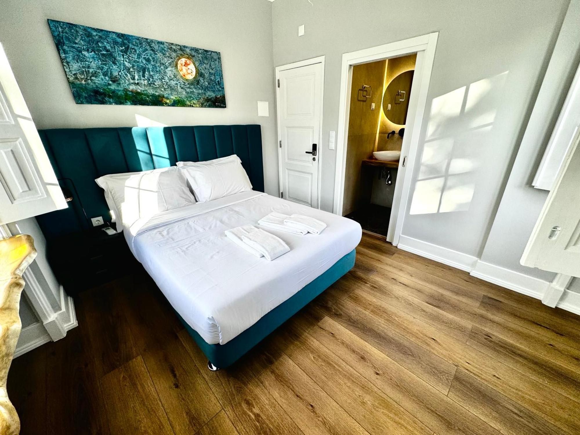 Relax And Explore And Bed and breakfast