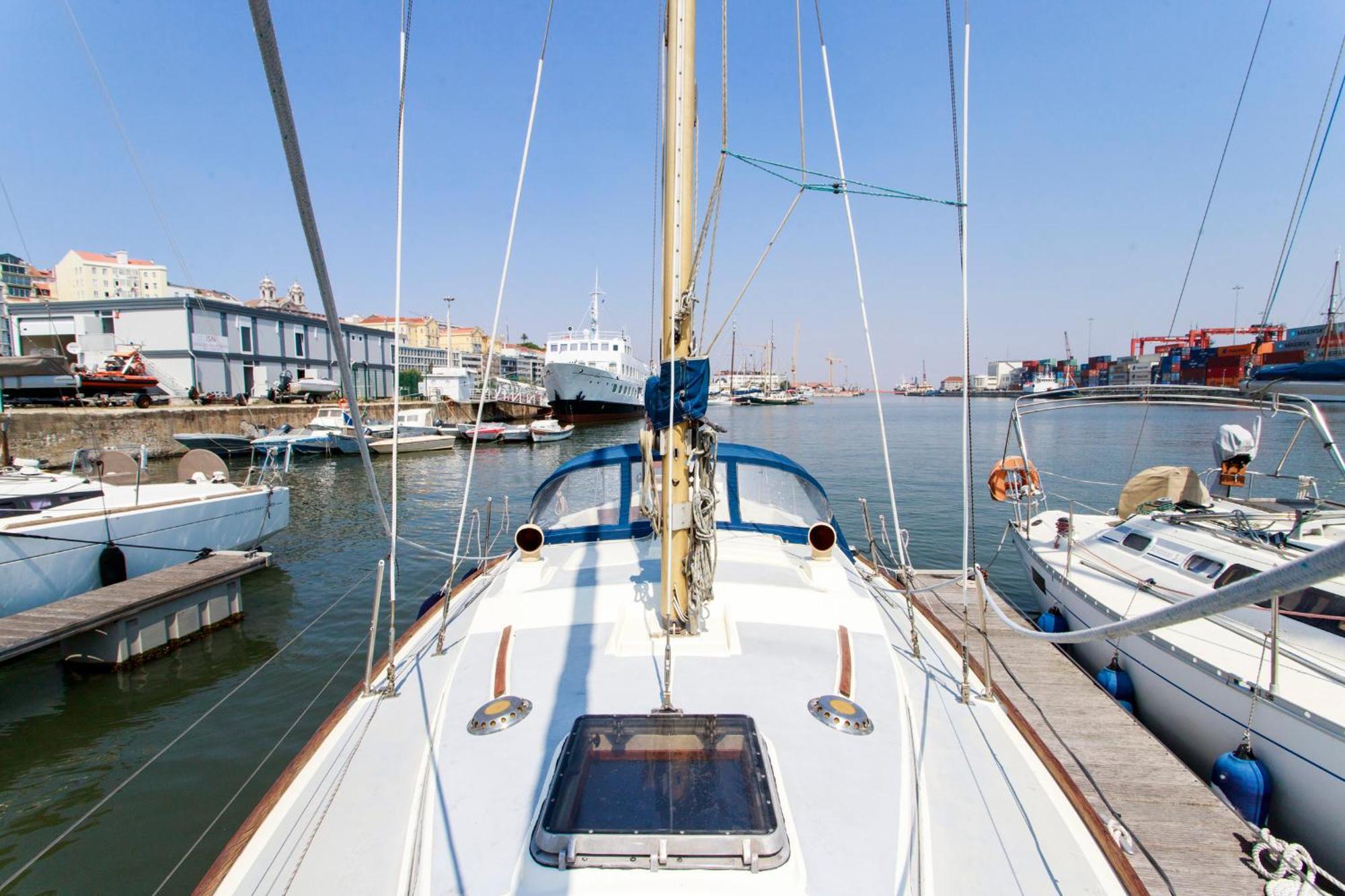 Evamia Boat Botel Lisboa