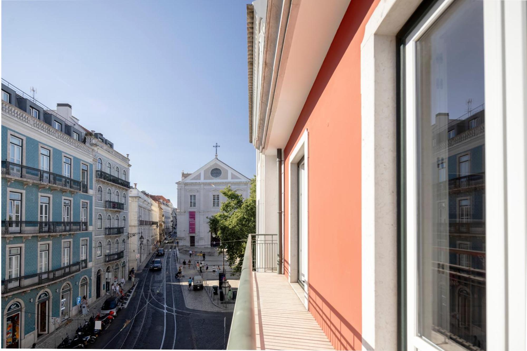 Chiado Mercy | *