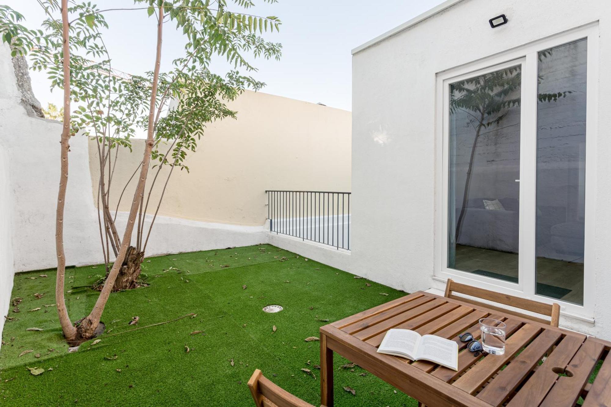 Joivy Minimalistic W Patio In Principe Real Apartamento