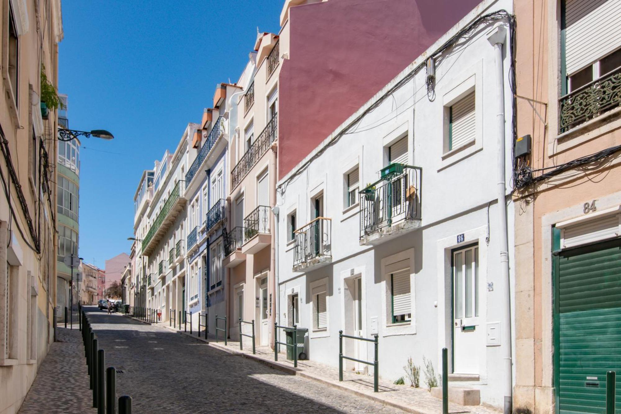 Charming & Peaceful Family Flat * Lisboa