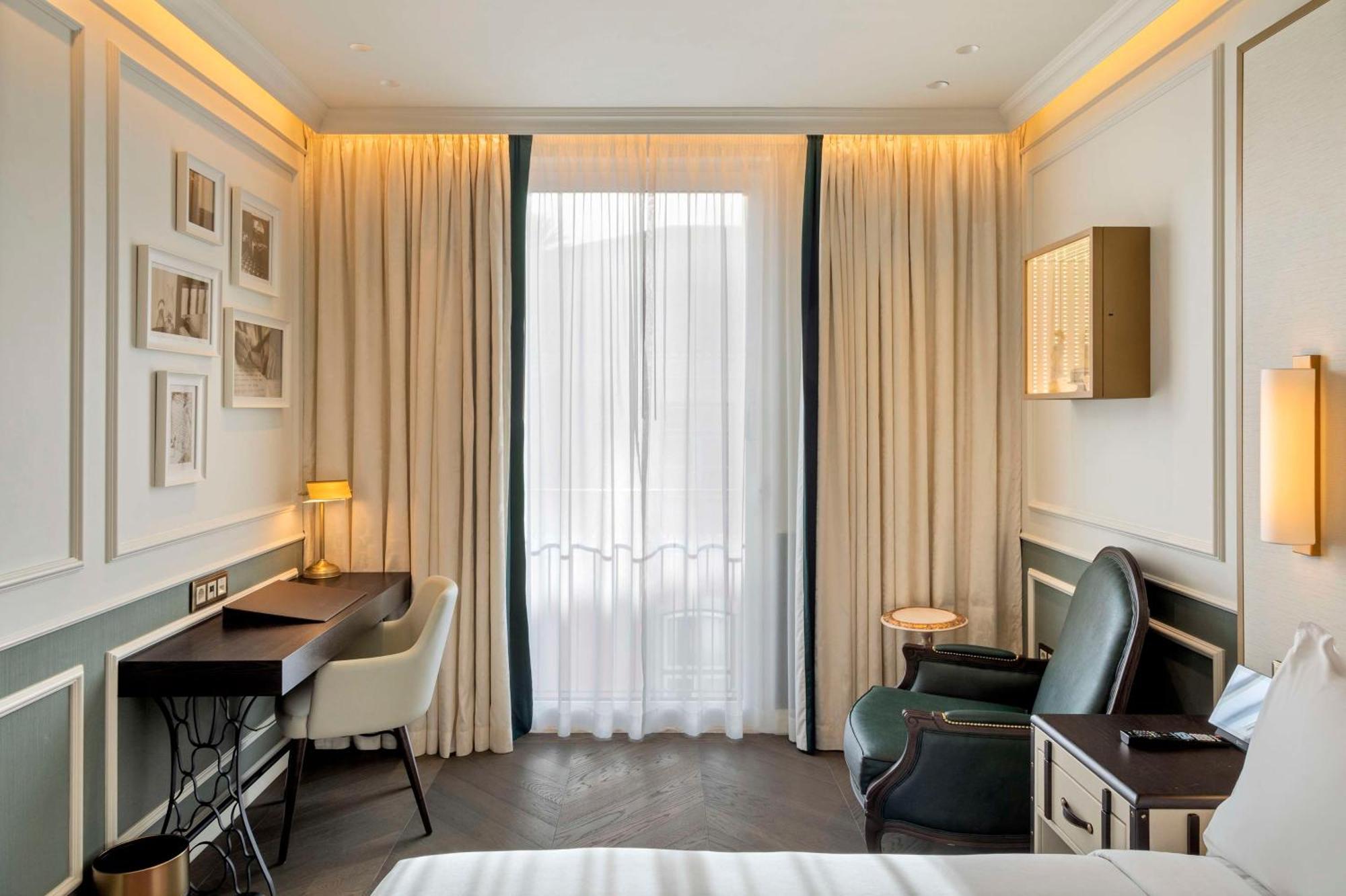 The Emerald House - Curio Collection By Hilton