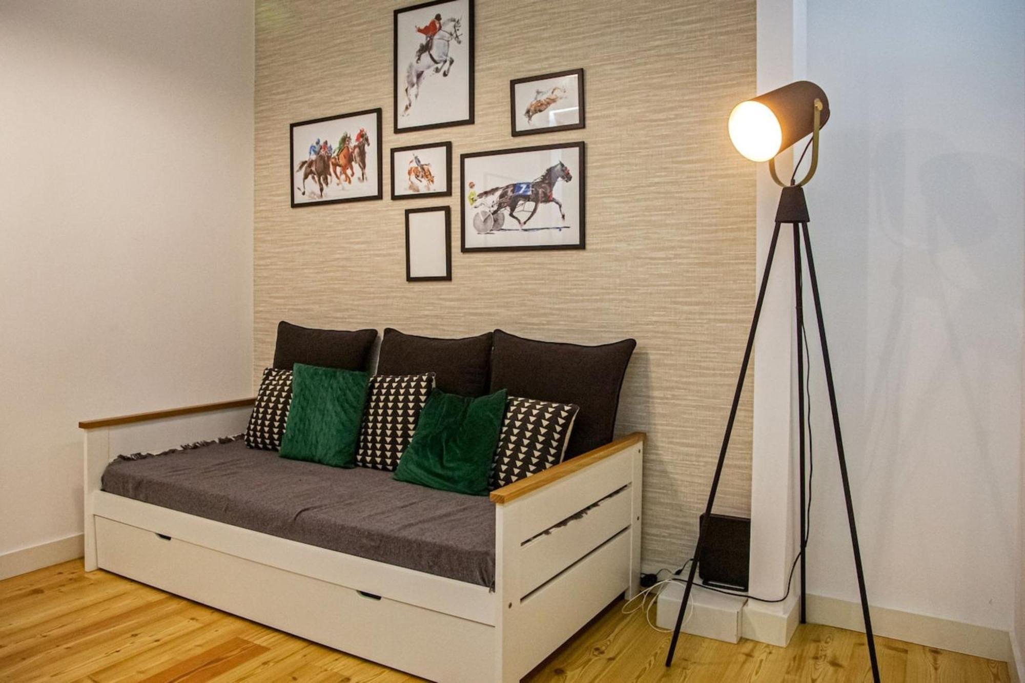 Apartment Colourful And Tasteful 2bedroom In Graca Lisbon