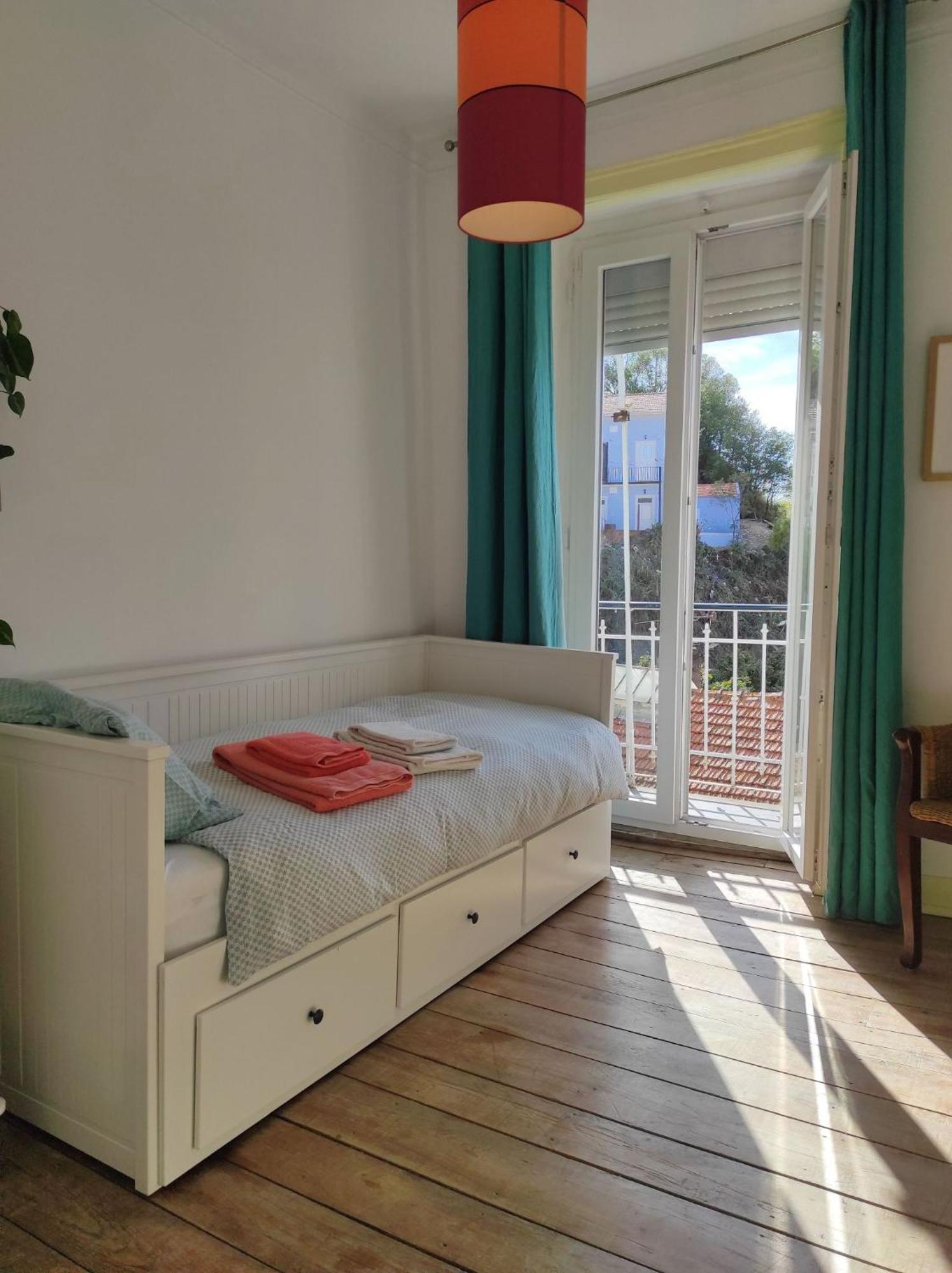 Charming Flat With 2 Bedrooms On Lisbon's 7th Hill Lisboa