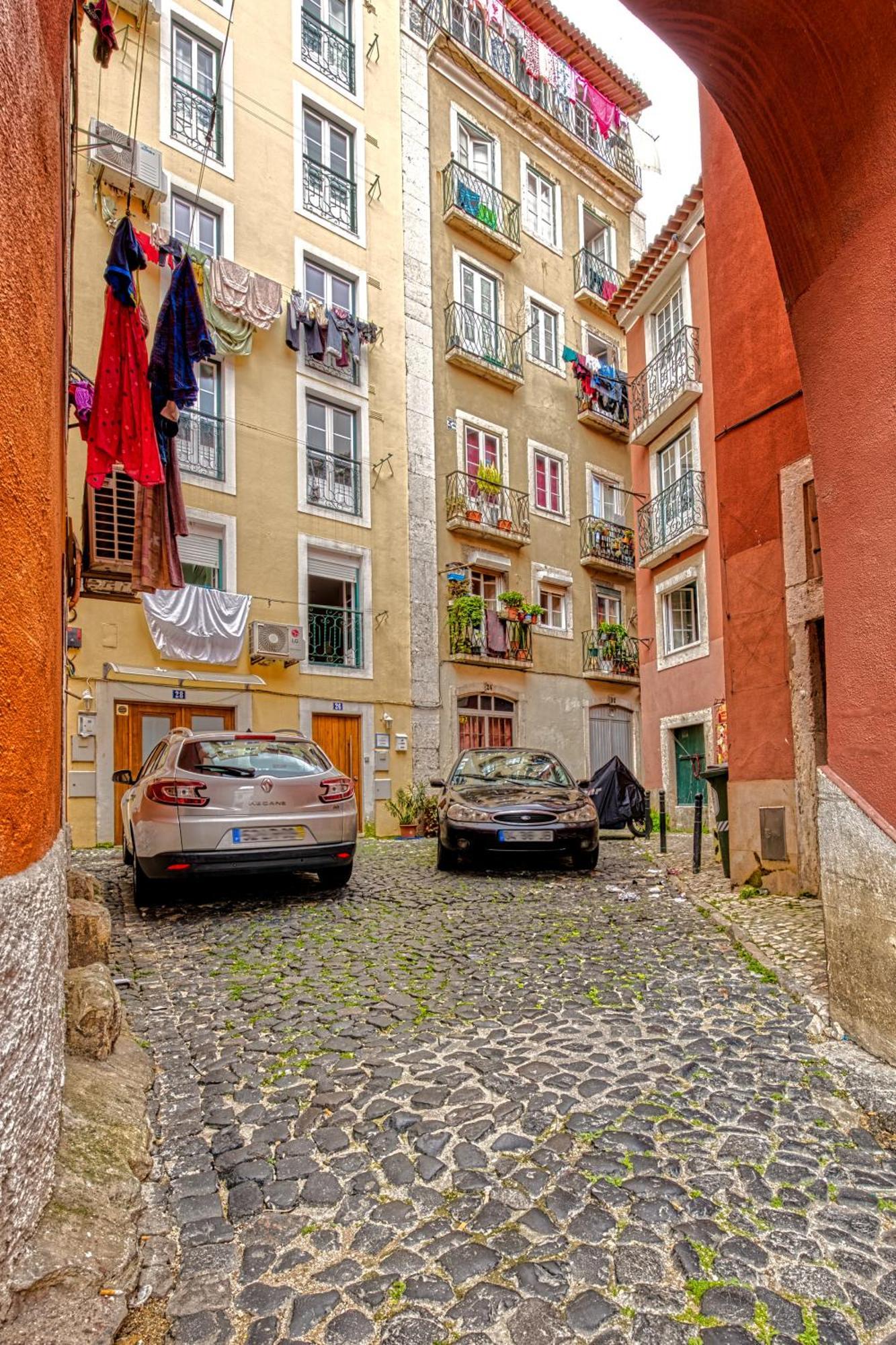 Porta Da Muralha De 1375 * Lisboa