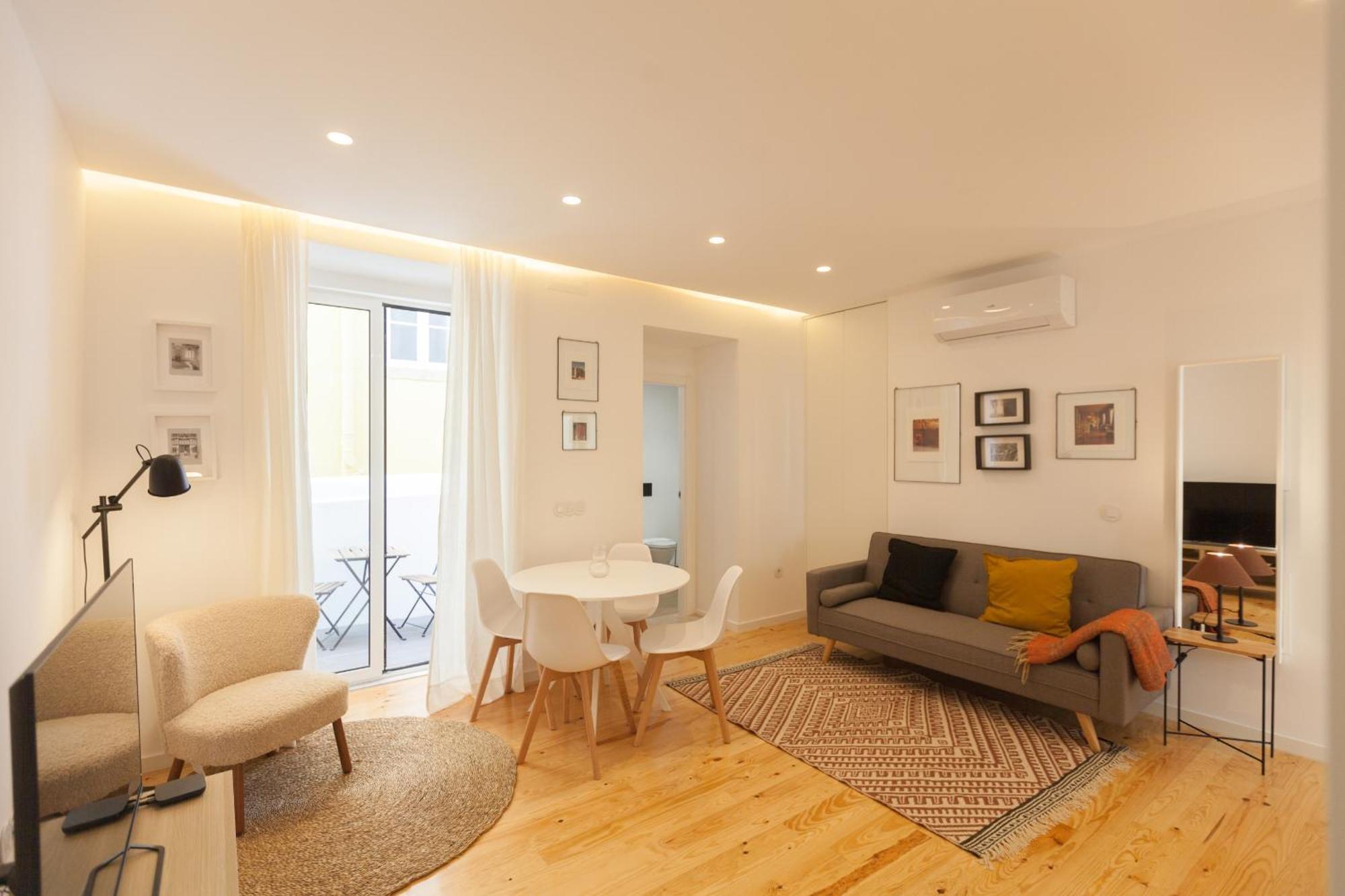 Flh Alcantara Elegant Charm With Balcony Apartamento