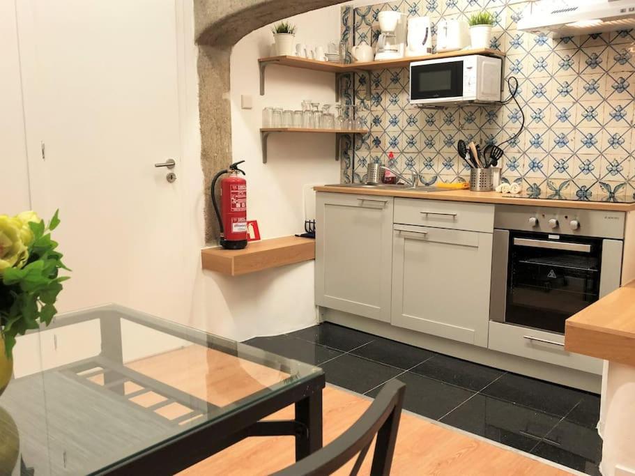 Sj1d+e Heart Of Baixa New A/c Spacious 2 Apts 5br2ba *