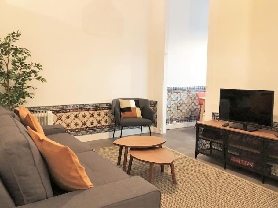 Sj1d+e Heart Of Baixa New A/c Spacious 2 Apts 5br2ba