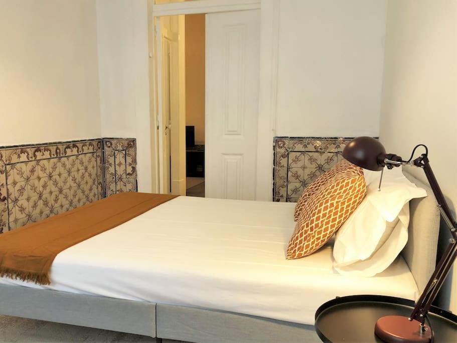 Sj1d+e Heart Of Baixa New A/c Spacious 2 Apts 5br2ba Lisboa