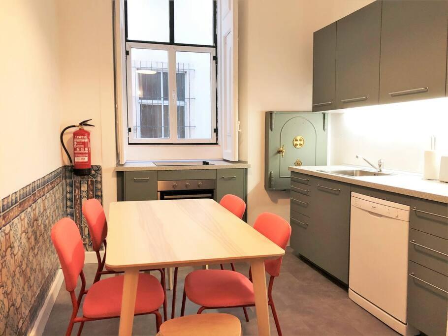 Sj1d+e Heart Of Baixa New A/c Spacious 2 Apts 5br2ba * Lisboa