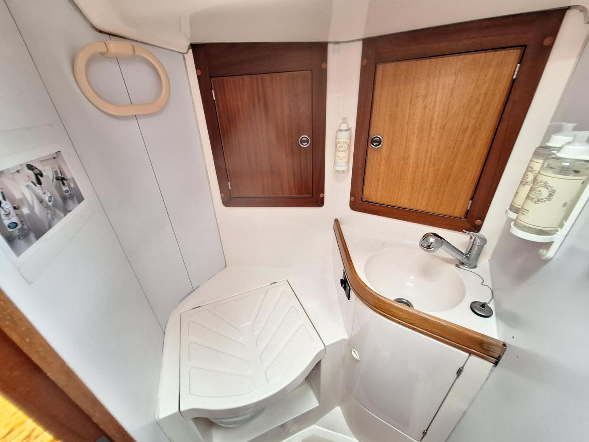 Be Local - Sleep Aboard A Sailing Boat In Lisboa