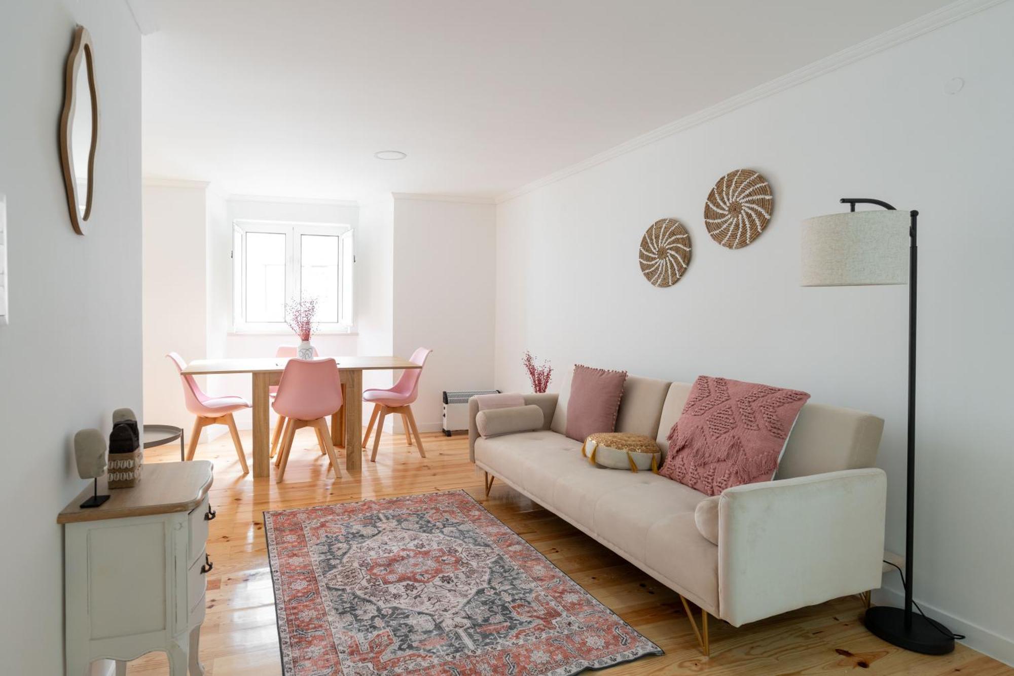 Cozy Bohemian Flat- Berry Lisboa