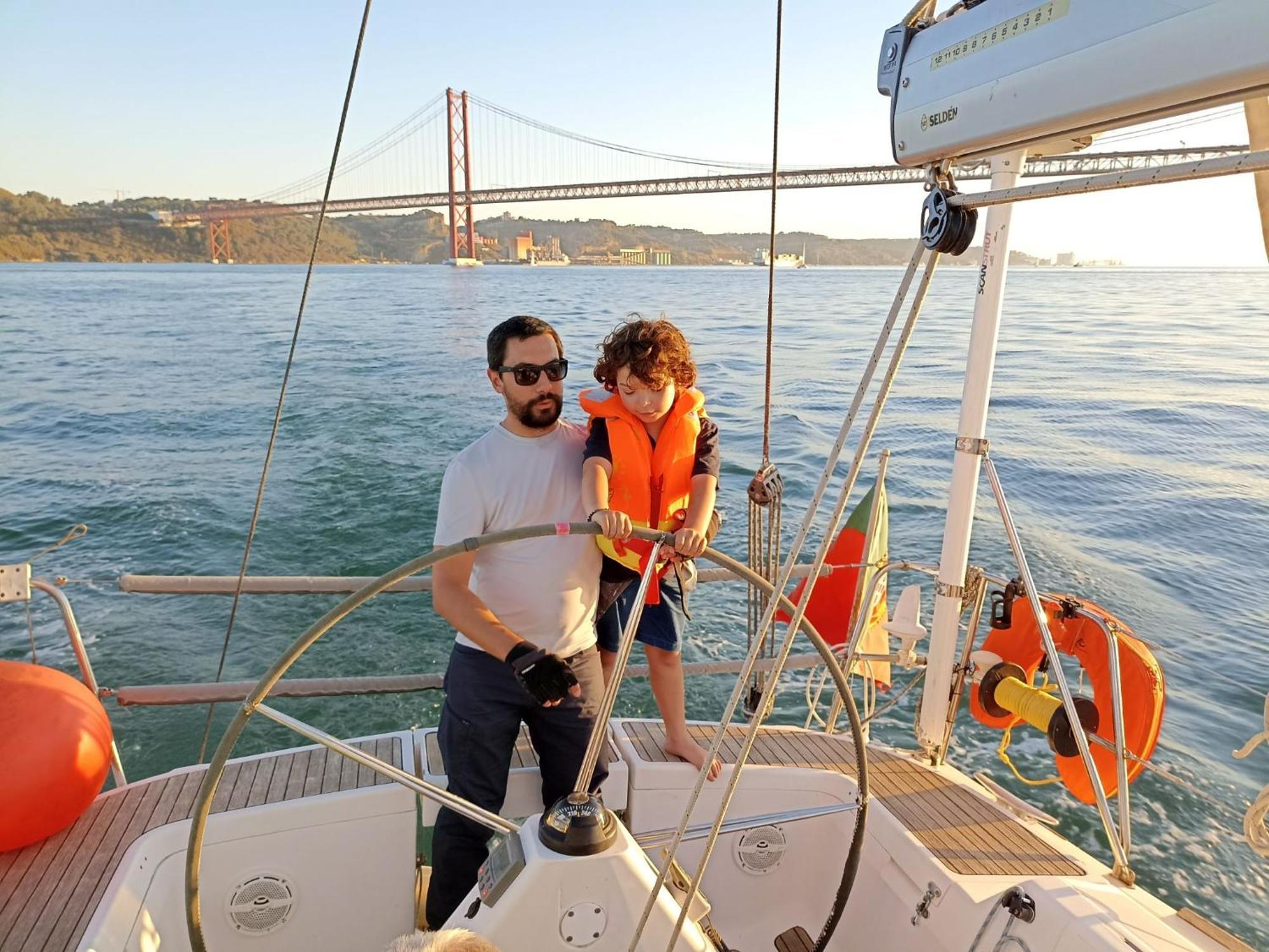 Be Local - Sleep Aboard A Sailing Boat In Lisboa