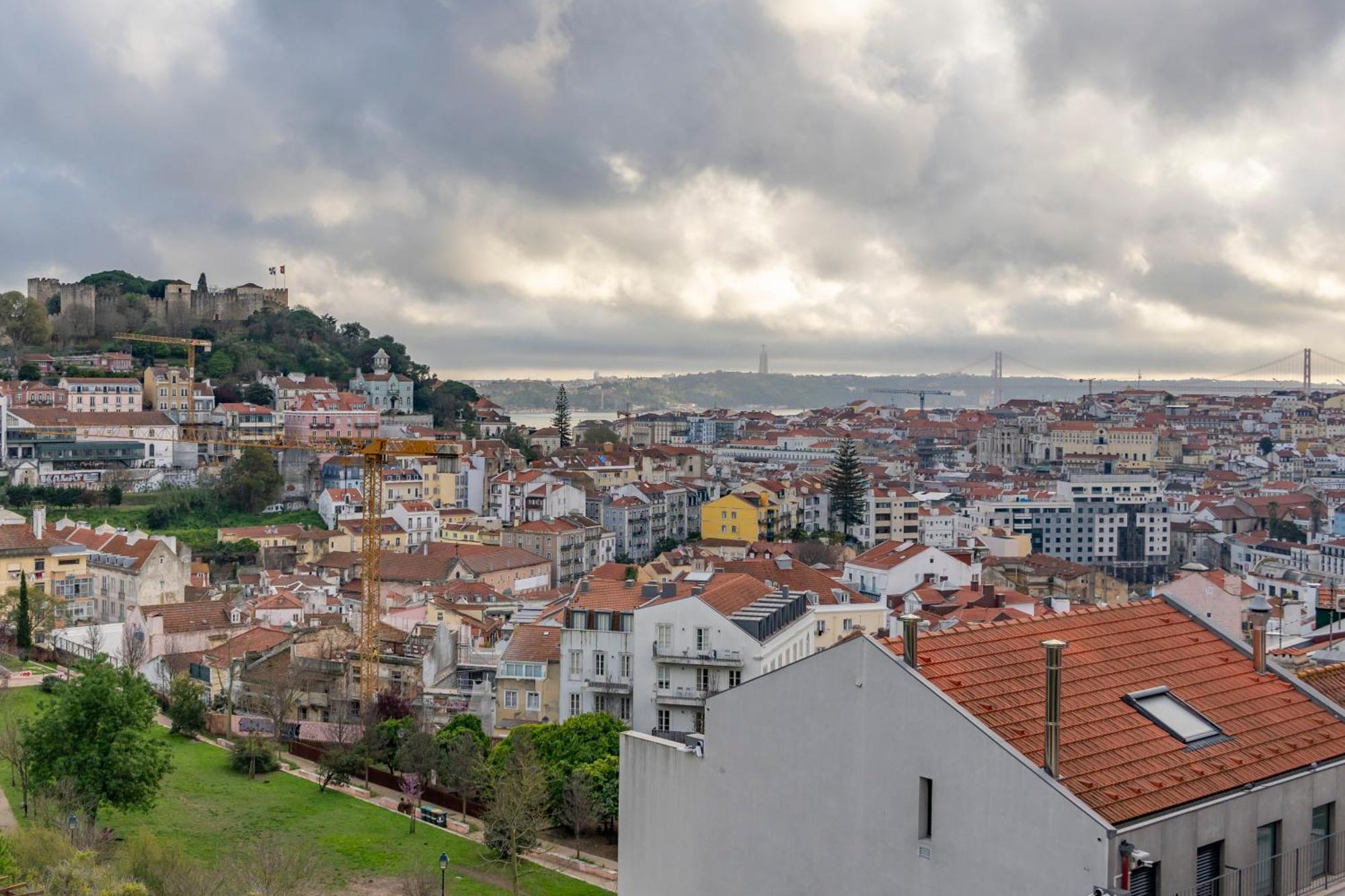 Superb Overlooking Graca In Apartamento