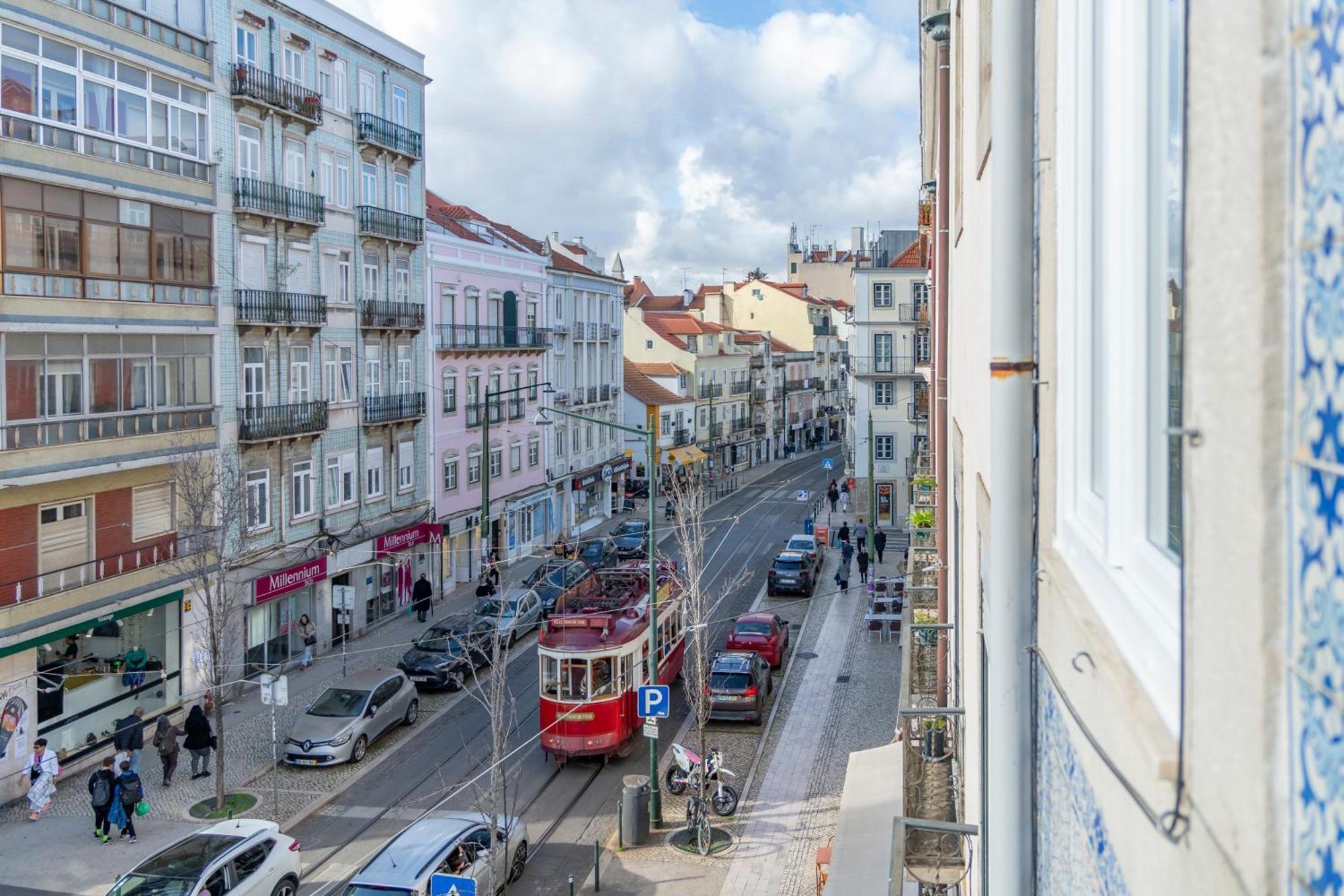 Superb Overlooking Graca In Lisboa