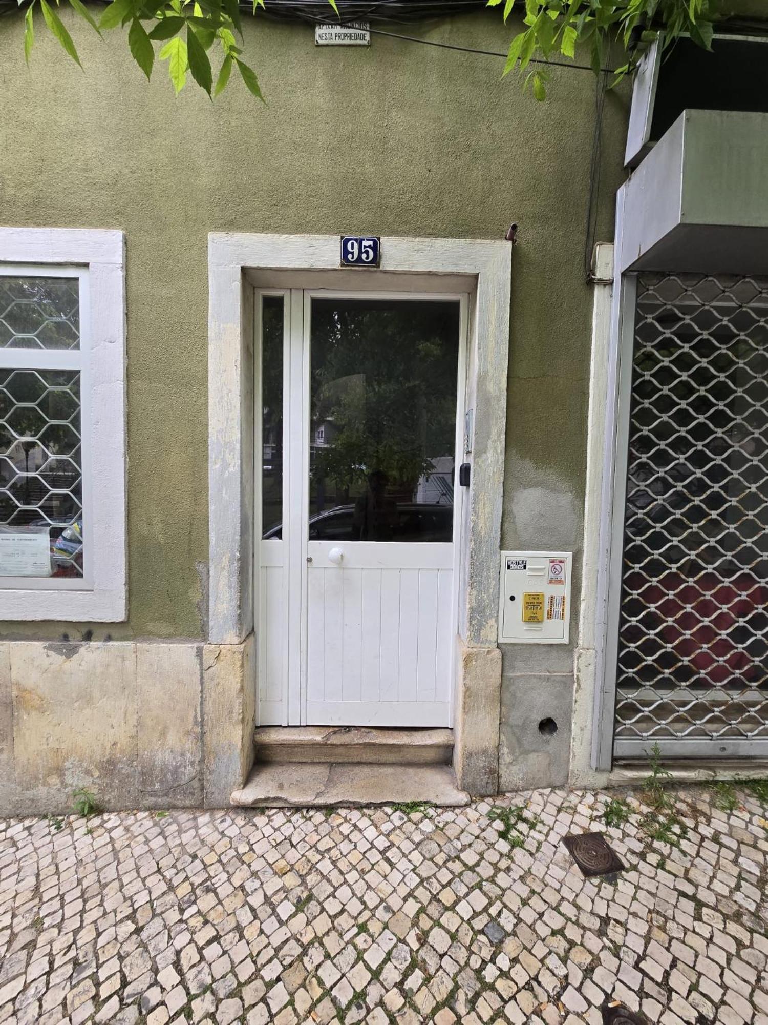 Apartamento Comfy 3 Bedroom Campo De Ourique