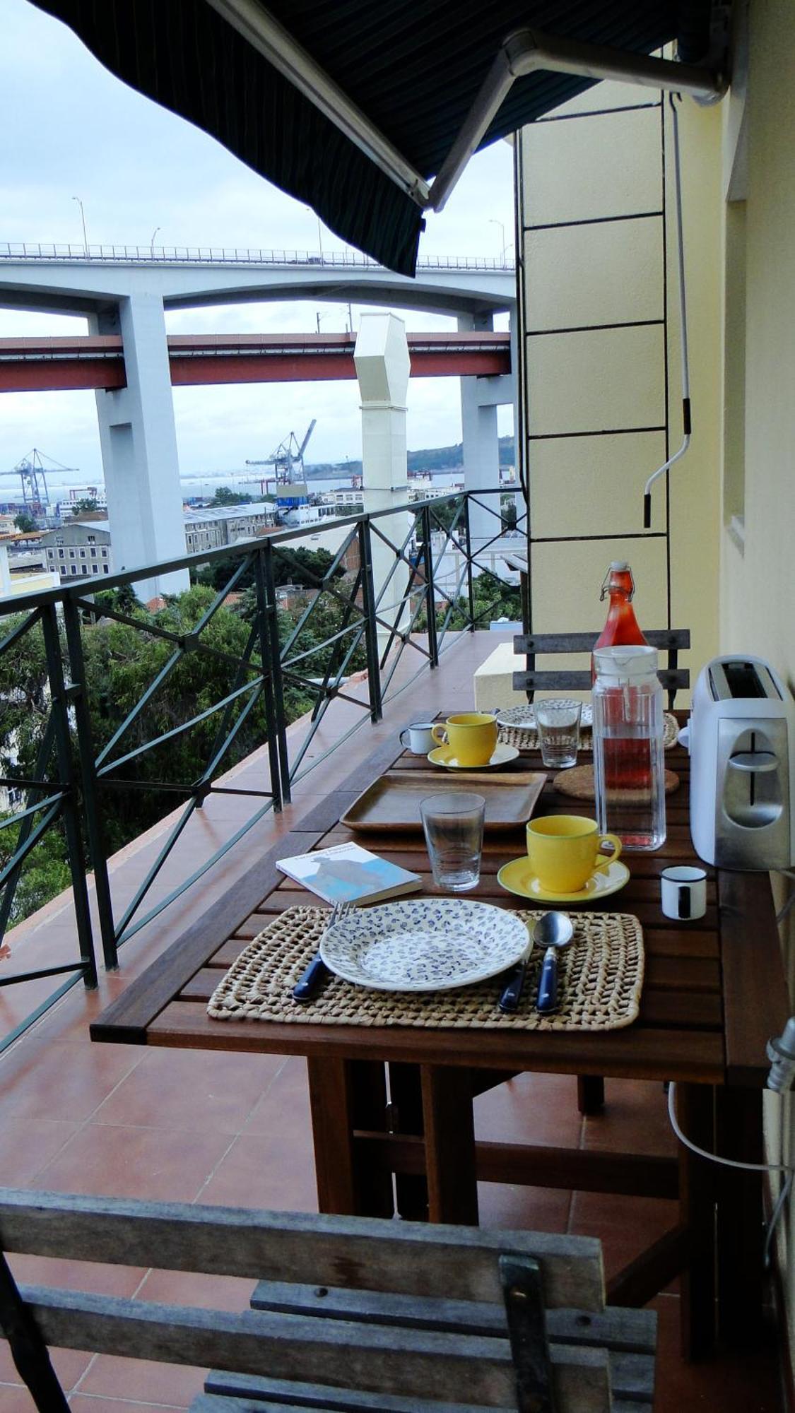 Riverfront Apartment Lisbon