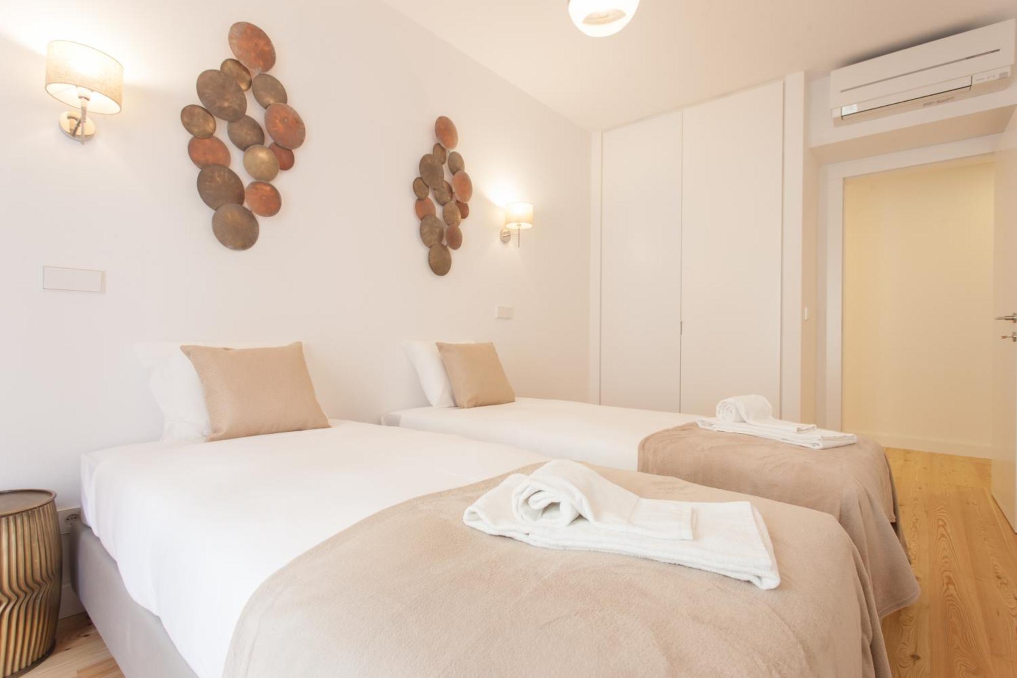 Mouraria Blue Three-bedroom W/ Parking - By Lu Holidays Lisboa