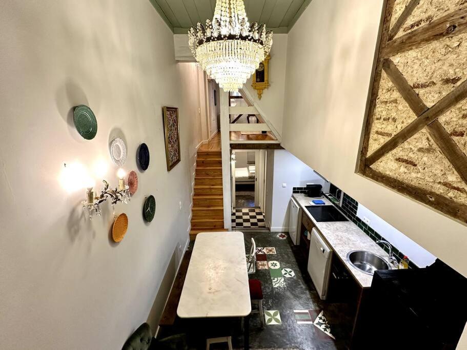 Budget 2 Bed In Bica W Air Con - Belle Epoque * Lisboa
