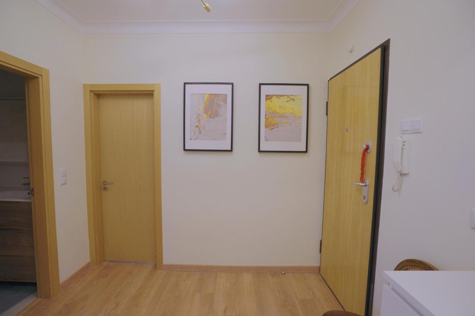Charming 94d, Next To Metro Apartment *