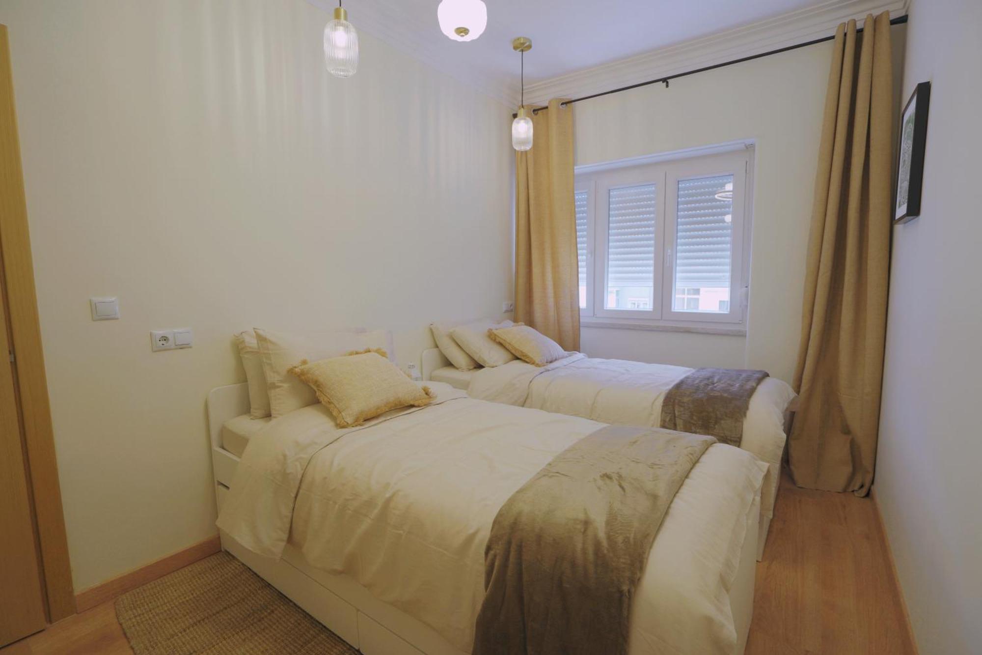 Charming 94d, Next To Metro Apartment Lisbon