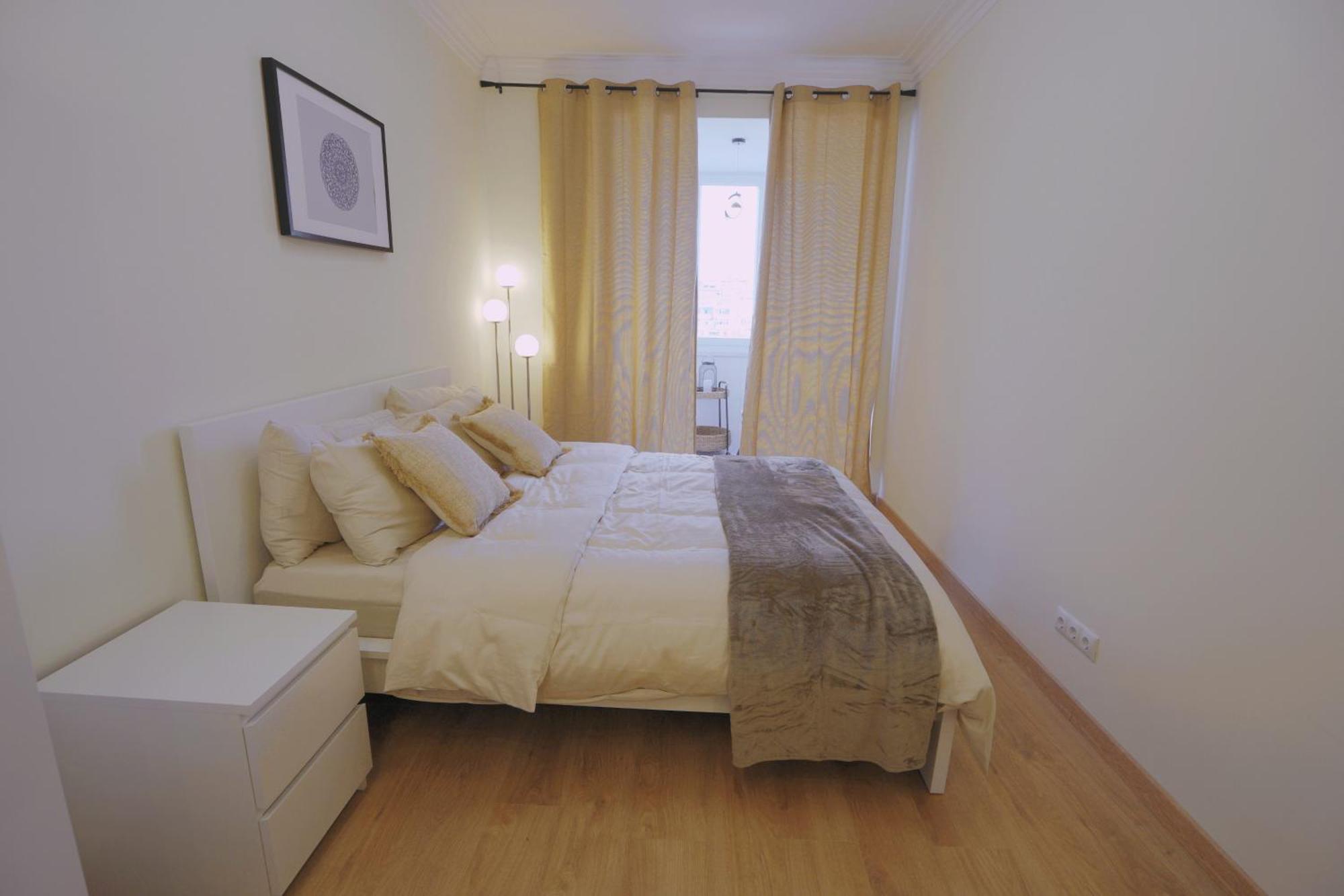 Charming 94d, Next To Metro Apartment *