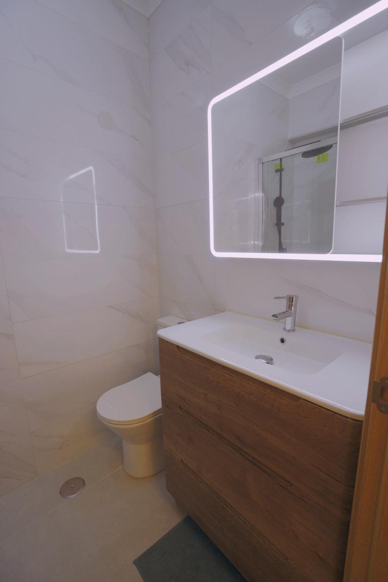 Charming 94d, Next To Metro Apartment *