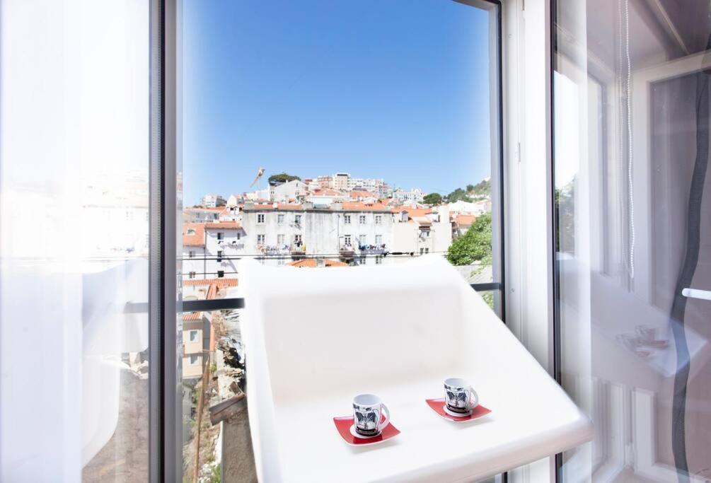 Apartamento Mouraria 2 - View From French Balcony & Smart Check-in Lisboa