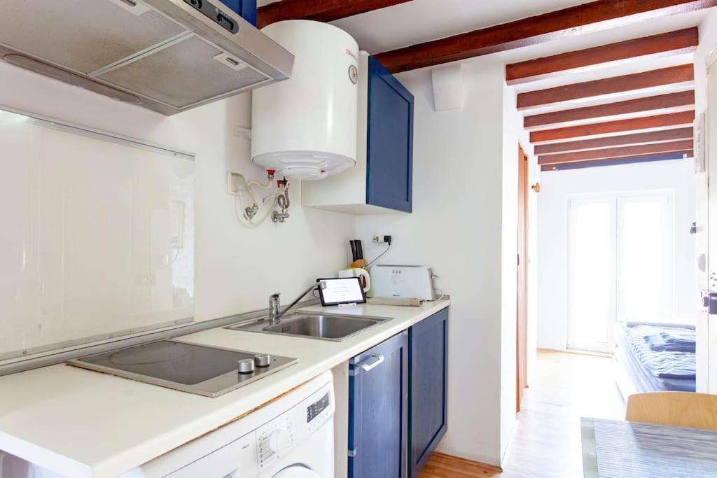 Mouraria 2 - View From French Balcony & Smart Check-in Apartamento *