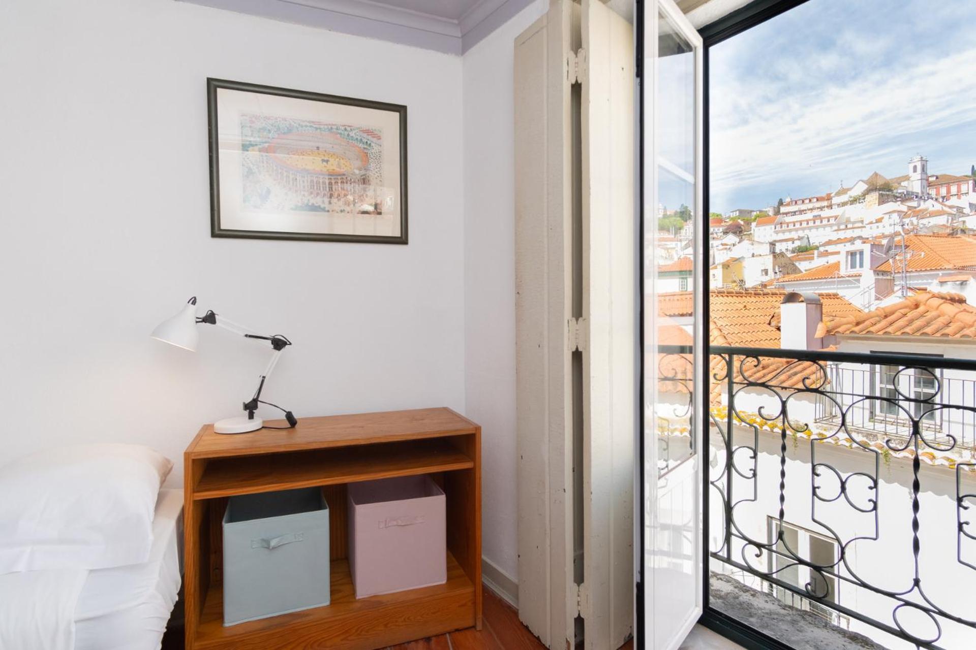 Ttl126 - Em Alfama * Lisbon