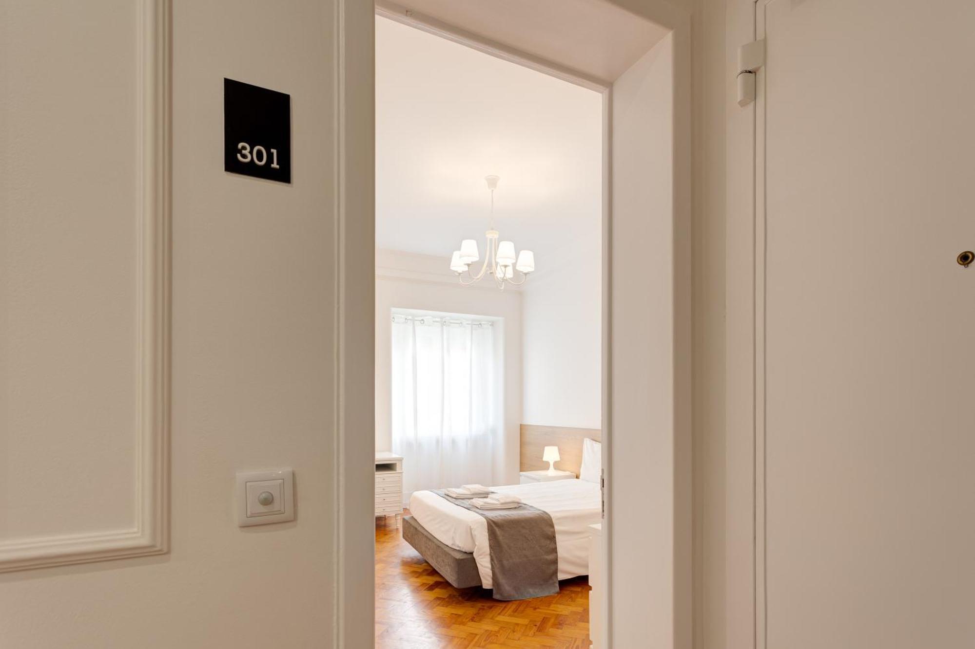 Apartment Home Out Rooms & Apartments Lisbon