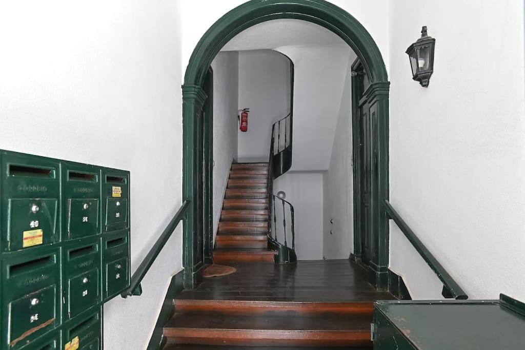 Mc Warm Romantic 3br2ba @ Trendy Principe Real Lisbon