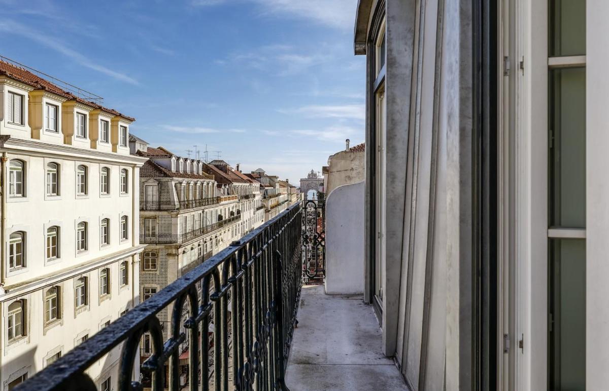 Beautiful 2 Bedroom With Views In Rua Augusta *