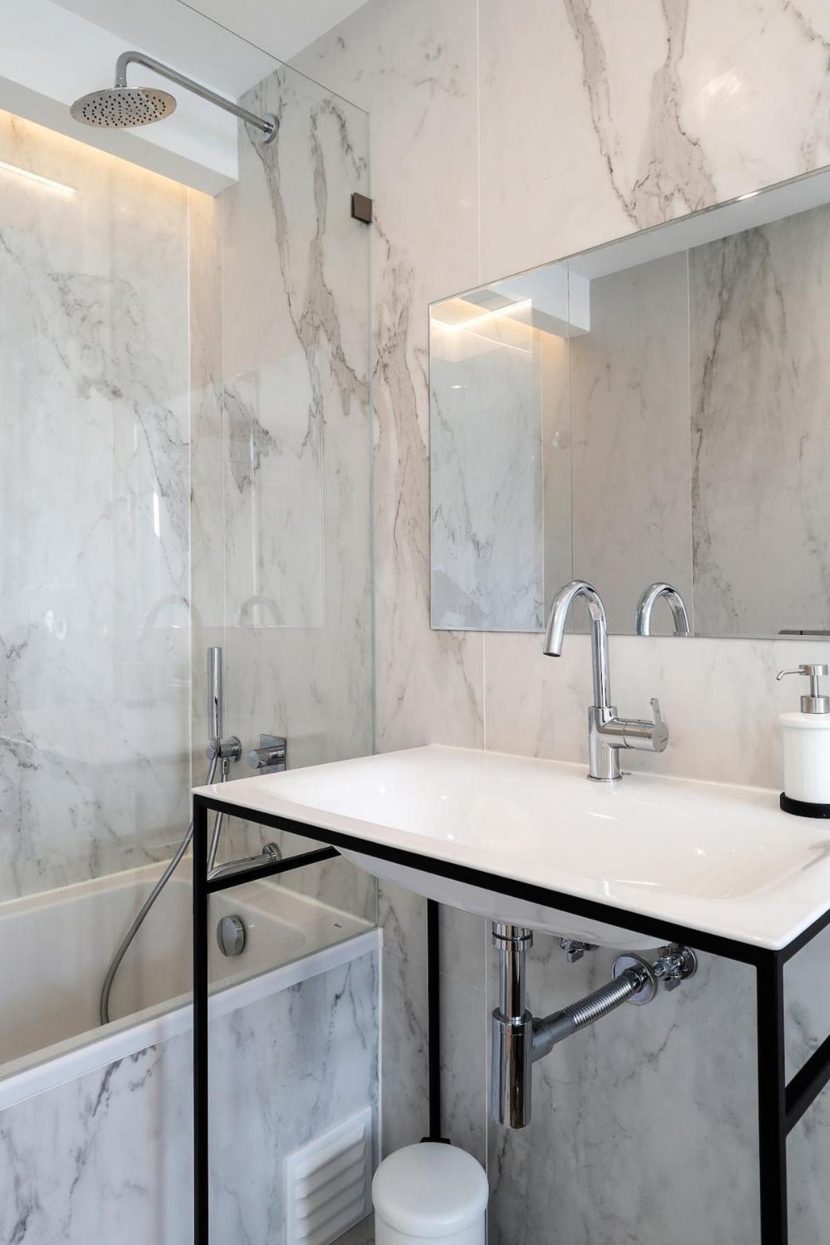 Apartment Beautiful 2 Bedroom With Views In Rua Augusta *