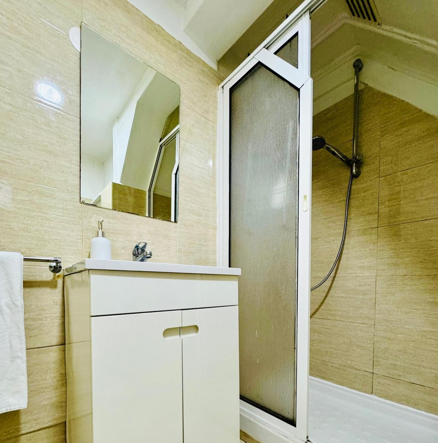 Authentic Portuguese Home- Alfama Apartment Lisbon