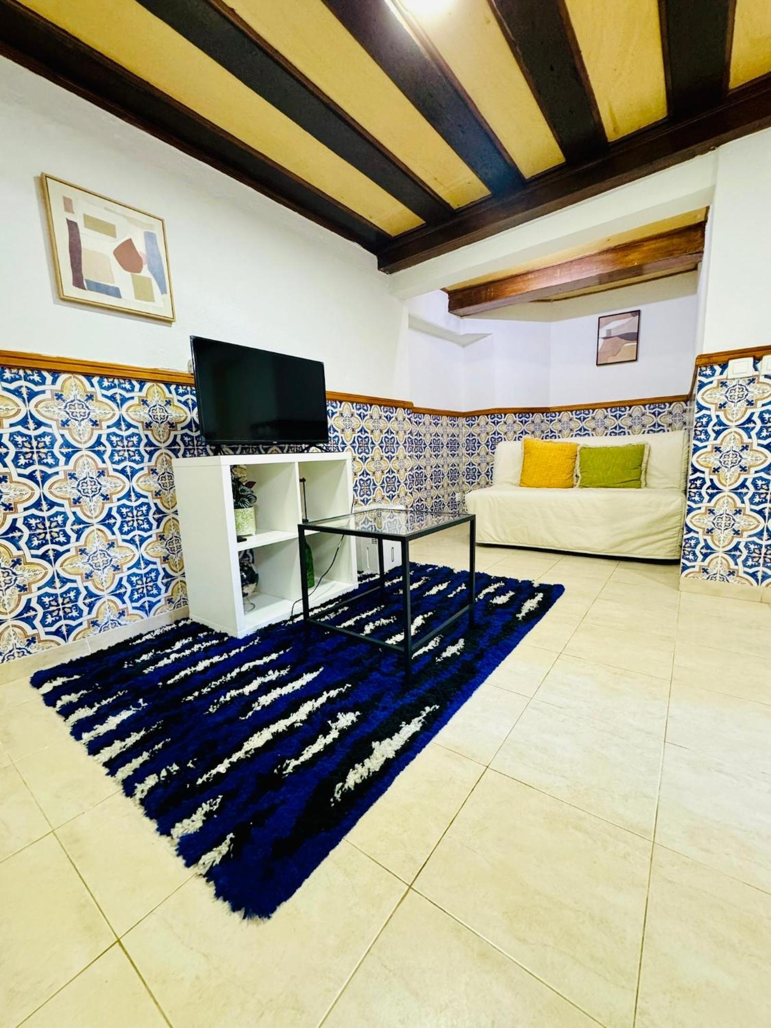 Authentic Portuguese Home- Alfama Apartment *
