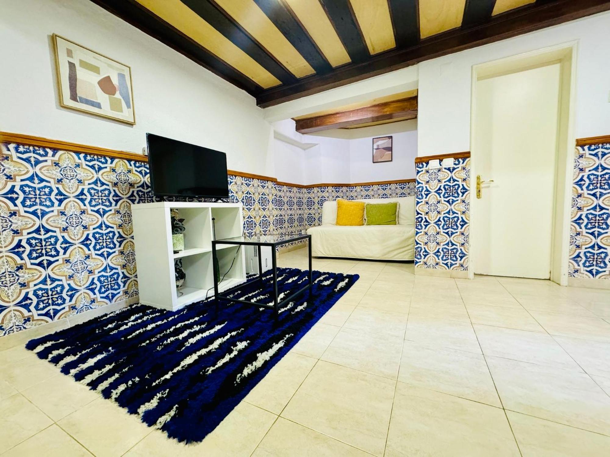 Authentic Portuguese Home- Alfama Apartment Lisbon