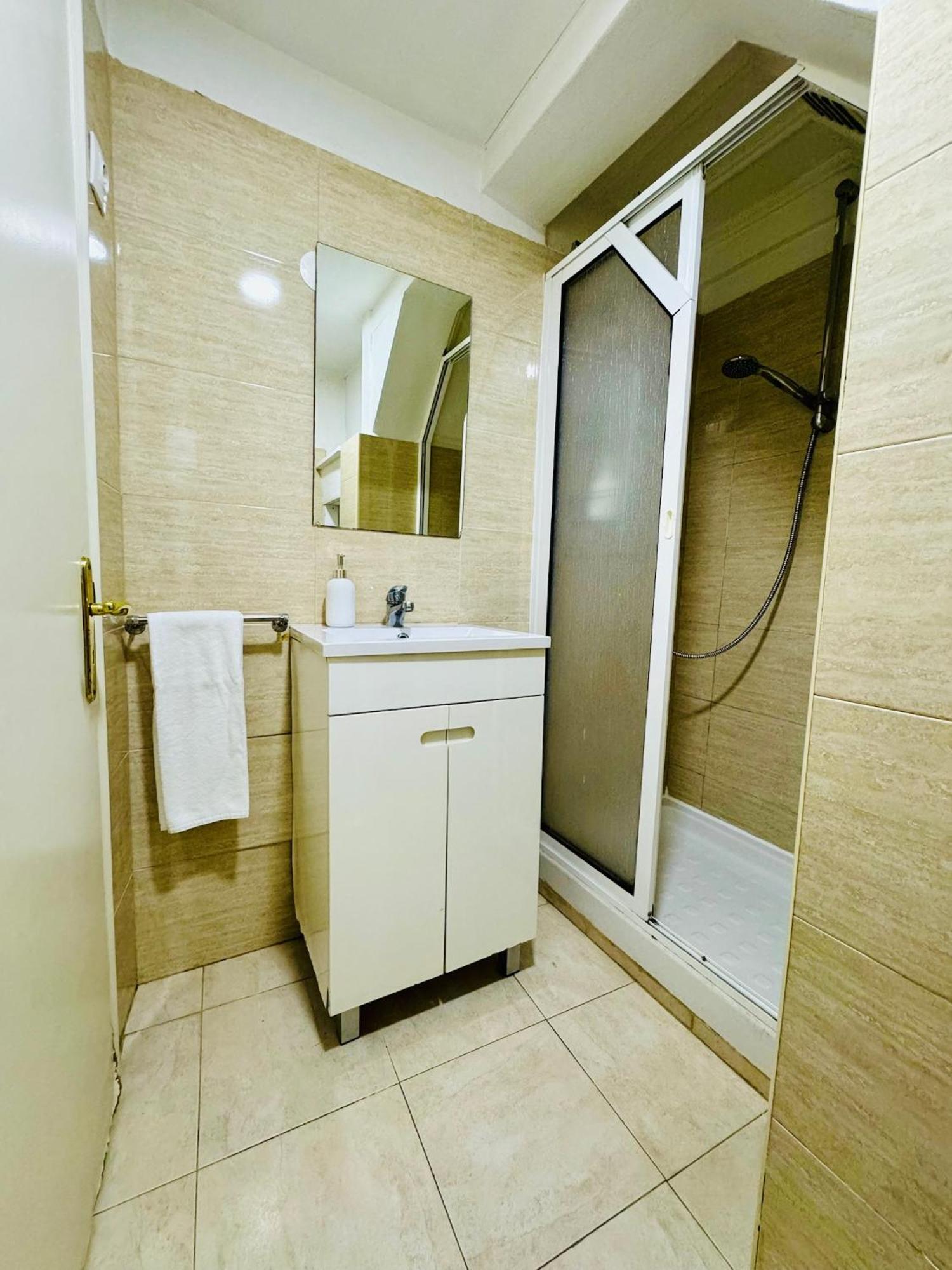 Authentic Portuguese Home- Alfama Apartment *